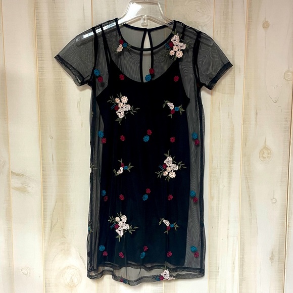 Hollister Dresses & Skirts - Hollister Black Sheer Floral Embroidered Overlay Sheath Dress Sz XS